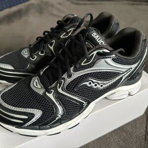 Saucony Progrid Triumph 4 Heritage Black Silver Size 10